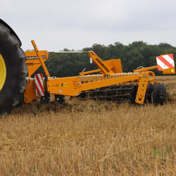 Agrisem-Combiplow-Gold-3m-CombimulchIMG_9593.JPG