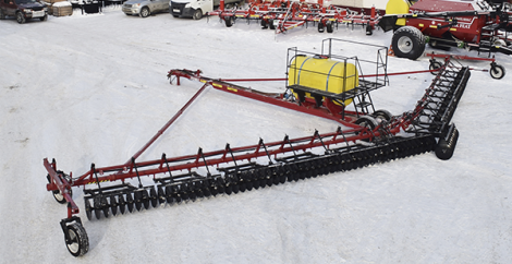 kombinirovannyiy-pochvoobrabatyivayuschiy-kompleks-s-vneseniem-pochvennyih-gerbitsidov-i-udobreniy-na-baze-luschilnikov-FeatAgro-serii-ldg2