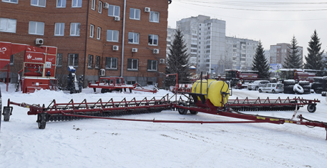 kombinirovannyiy-pochvoobrabatyivayuschiy-kompleks-s-vneseniem-pochvennyih-gerbitsidov-i-udobreniy-na-baze-luschilnikov-FeatAgro-serii-ldg7