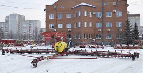 kombinirovannyiy-pochvoobrabatyivayuschiy-kompleks-s-vneseniem-pochvennyih-gerbitsidov-i-udobreniy-na-baze-luschilnikov-FeatAgro-serii-ldg8