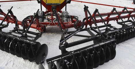 kombinirovannyiy-pochvoobrabatyivayuschiy-kompleks-s-vneseniem-pochvennyih-gerbitsidov-i-udobreniy-na-baze-luschilnikov-FeatAgro-serii-ldg9