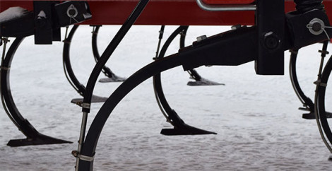 sistemyi-vneseniya-jidkih-udobreniy-na-baze-kultivatorov-FeatAgro-serii-pk3